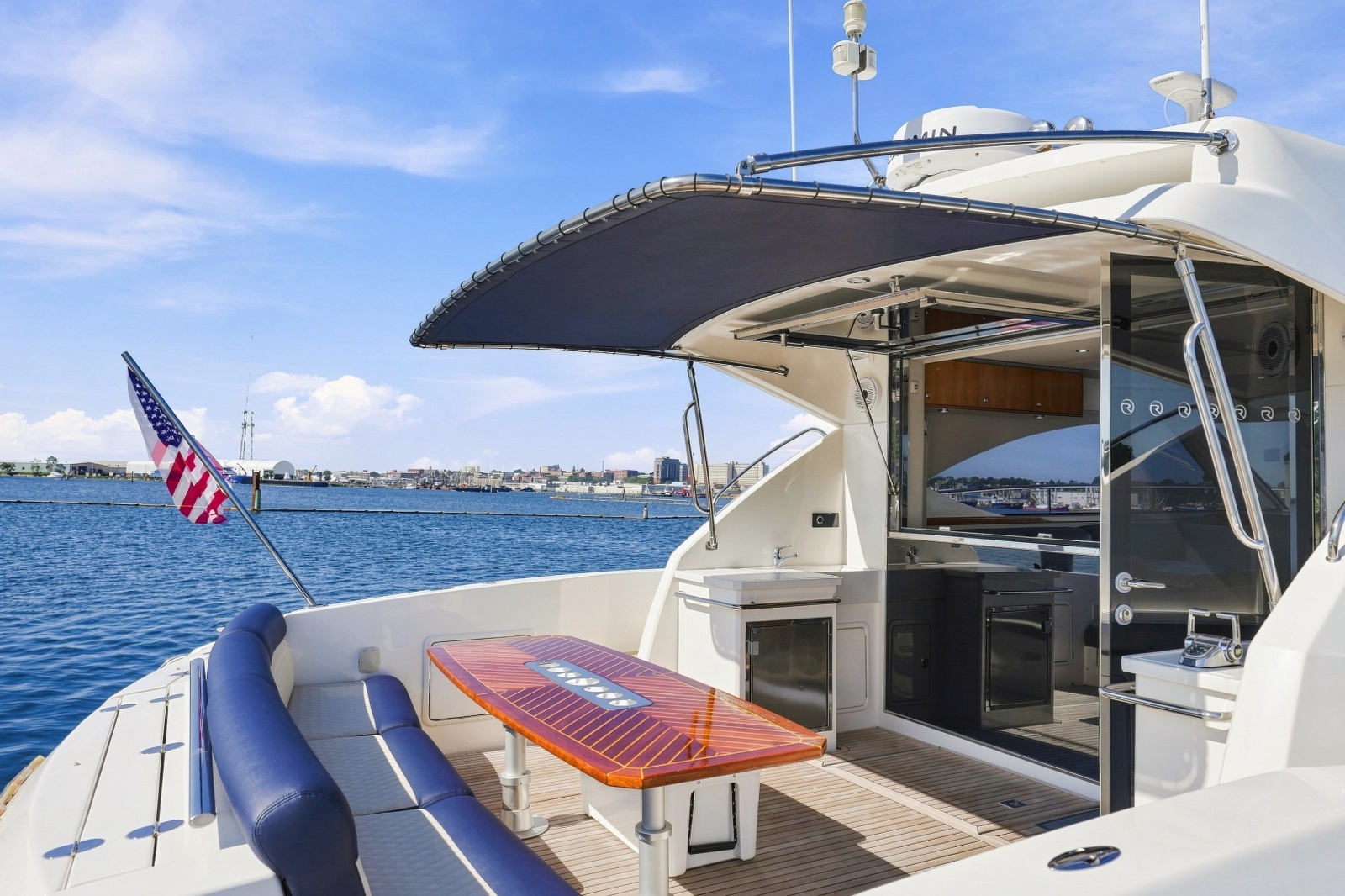 2009 Riviera 4700 Sport Yacht
