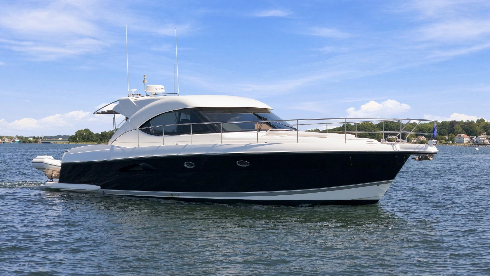 2009 Riviera 4700 Sport Yacht