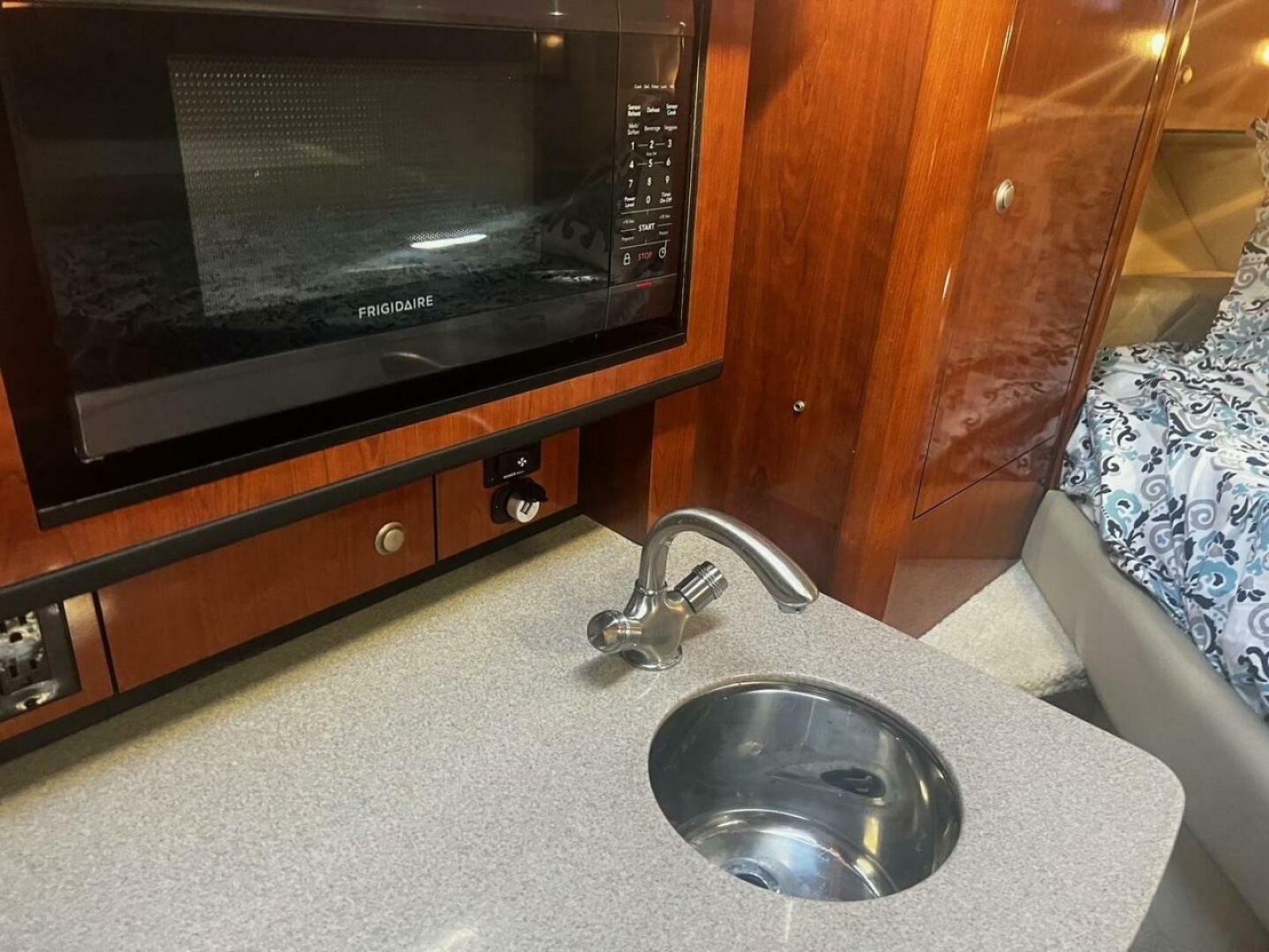 2007 Sea Ray 310 Sundancer