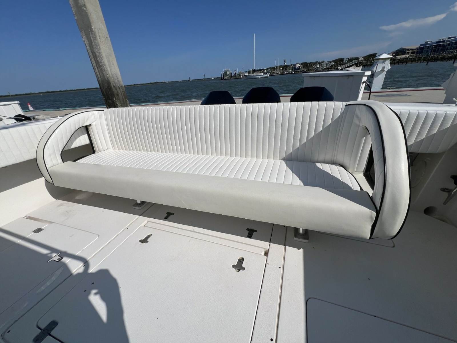 Intrepid 37 FINSURE - Aft Cockpit Seating