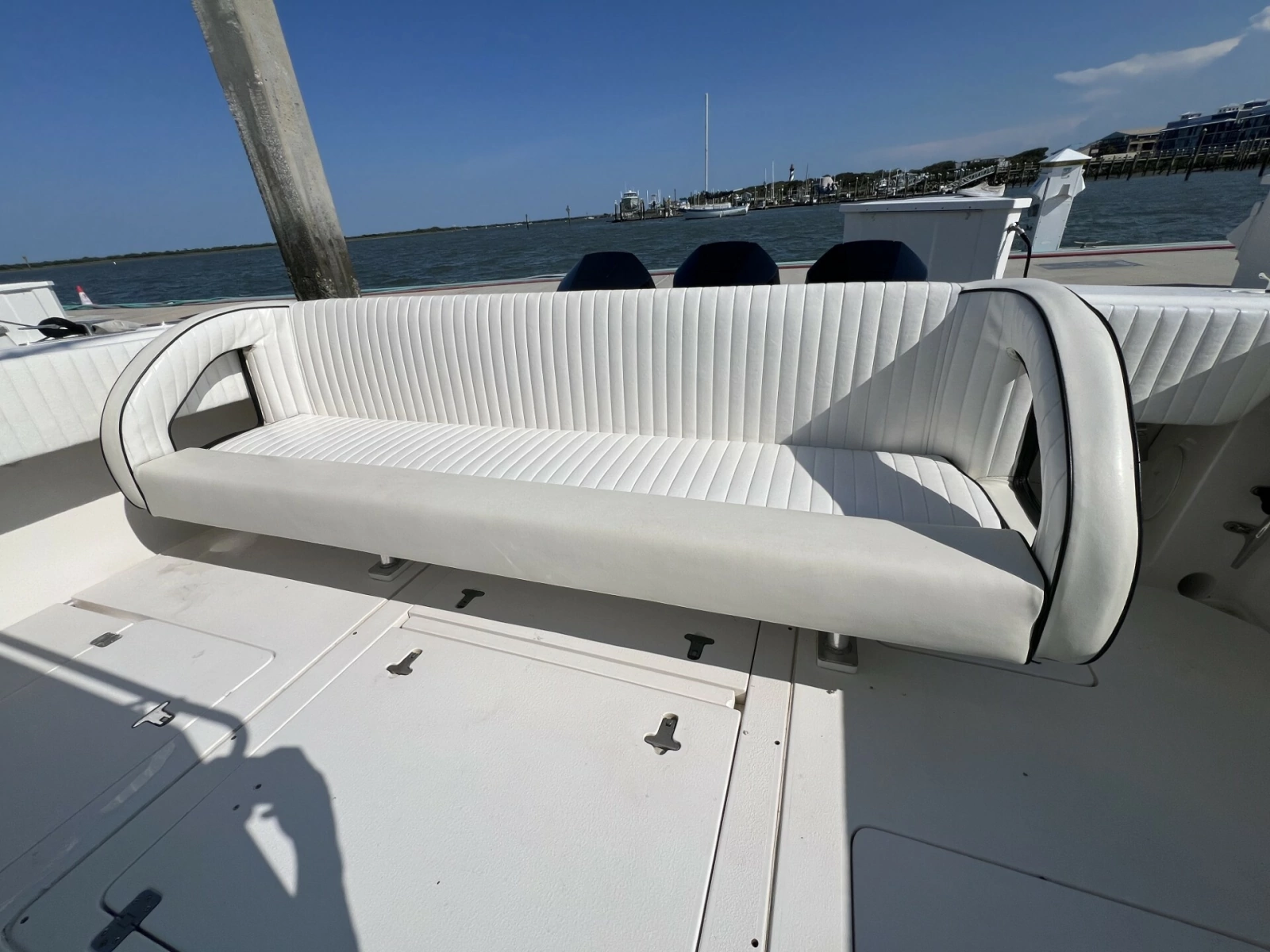 Intrepid 37 FINSURE - Aft Cockpit Seating