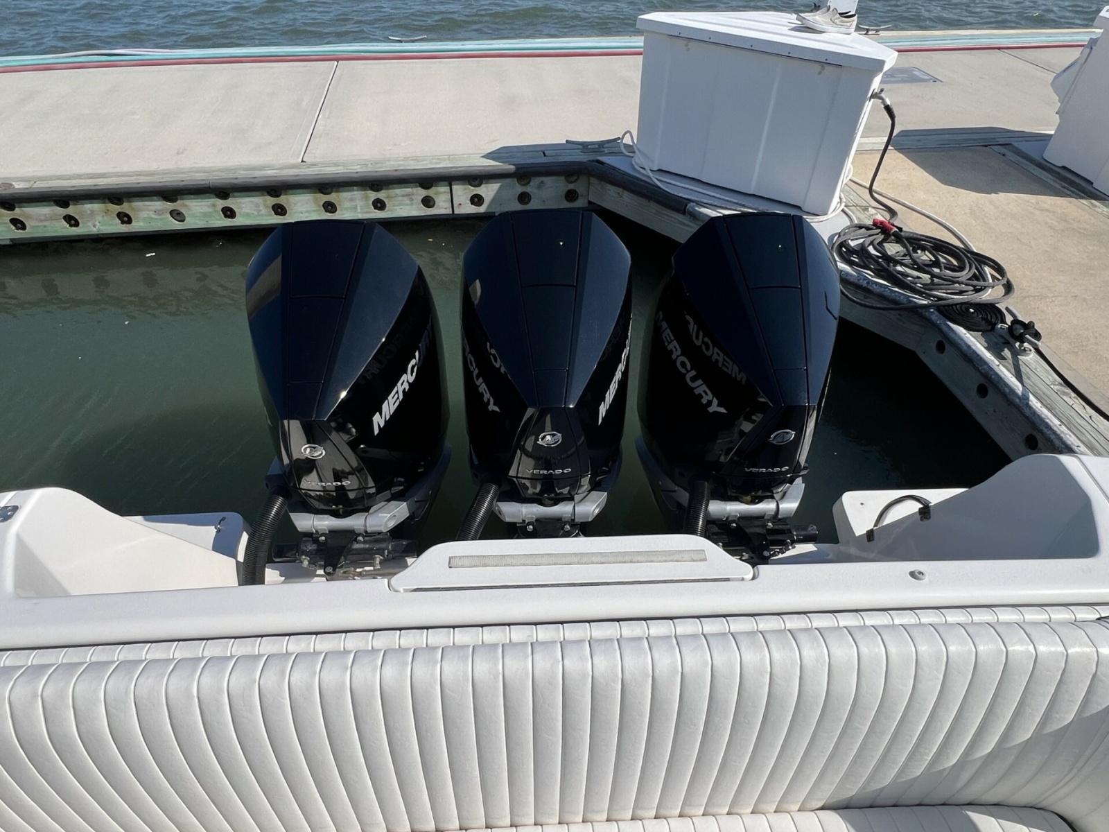 Intrepid 37 FINSURE - Engines