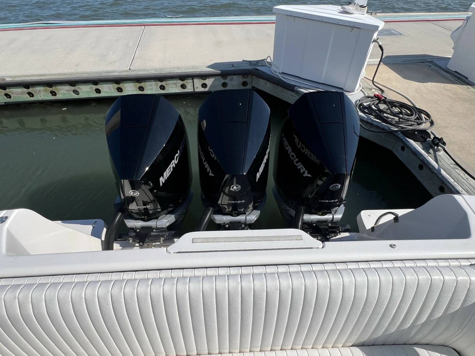 Intrepid 37 FINSURE - Engines
