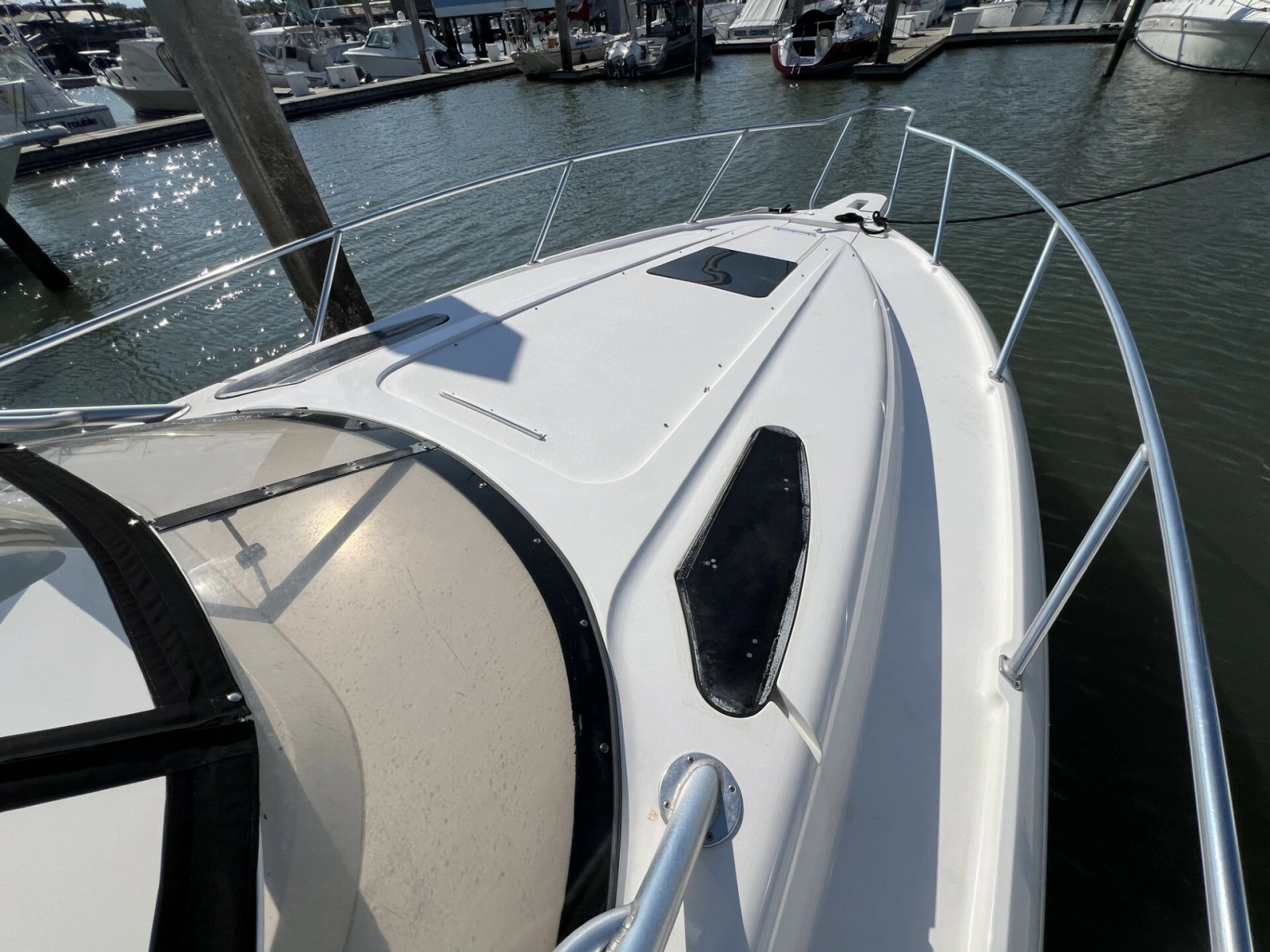Intrepid 37 FINSURE - Exterior Bow