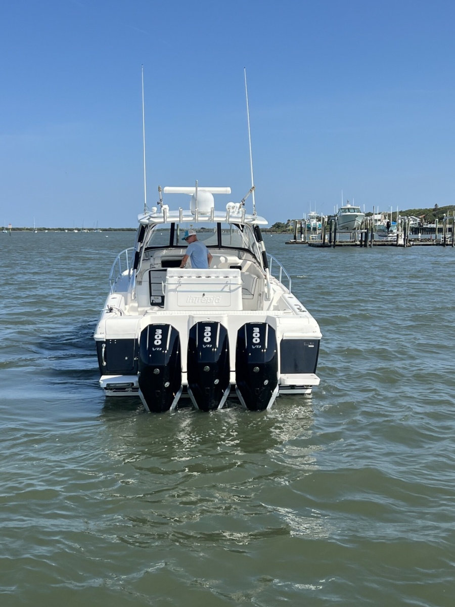 Intrepid 37 FINSURE - Exterior