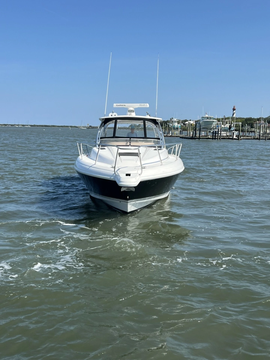 Intrepid 37 FINSURE - Exterior
