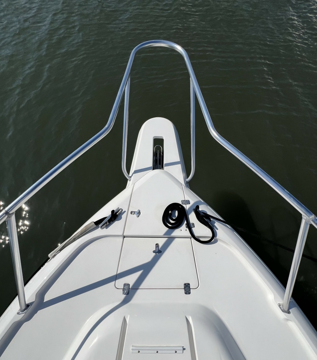 Intrepid 37 FINSURE - Exterior Bow