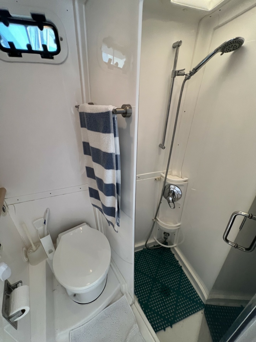 Intrepid 37 FINSURE - Interior Head