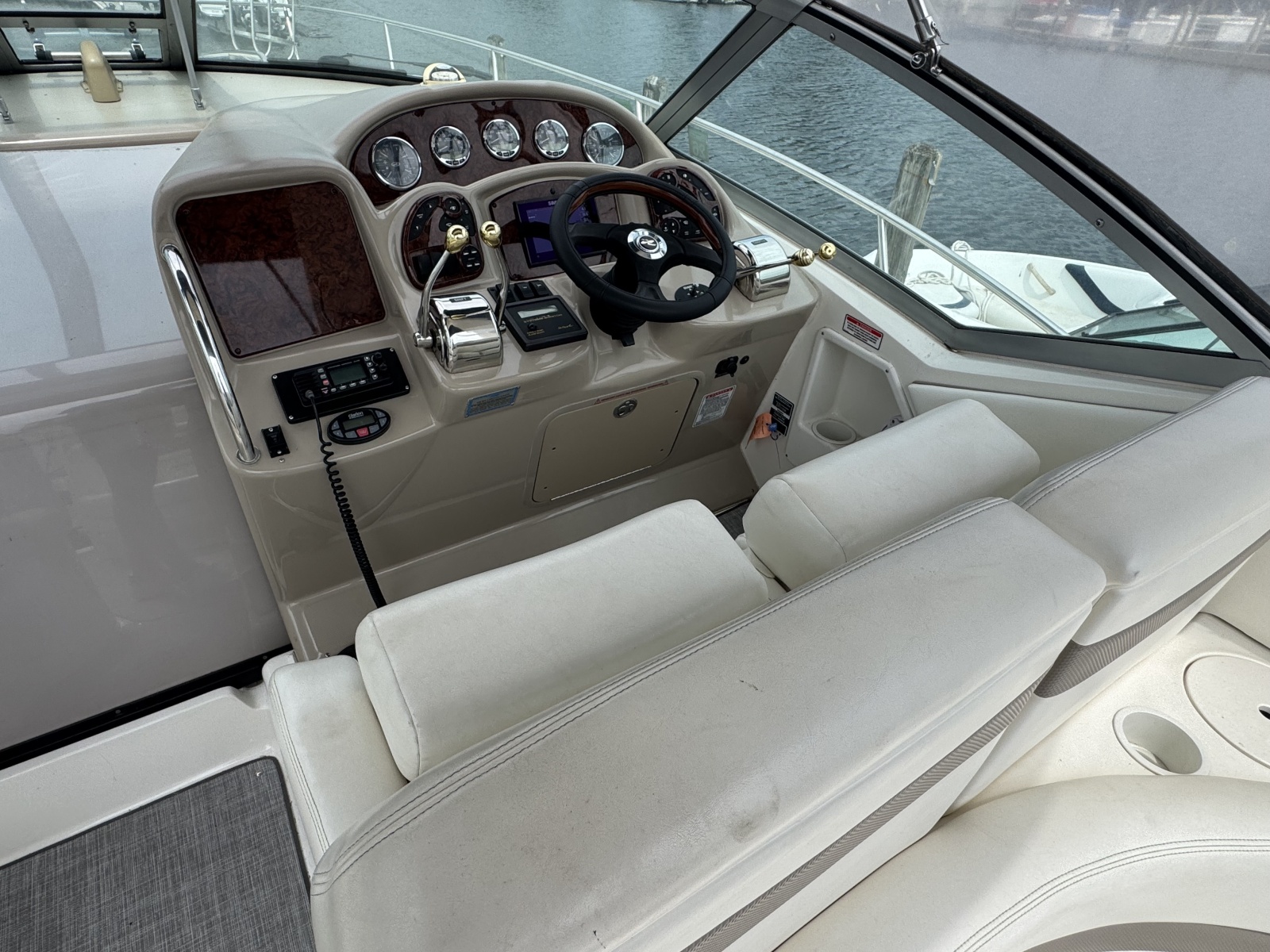 2004 Sea Ray 320 Sundancer