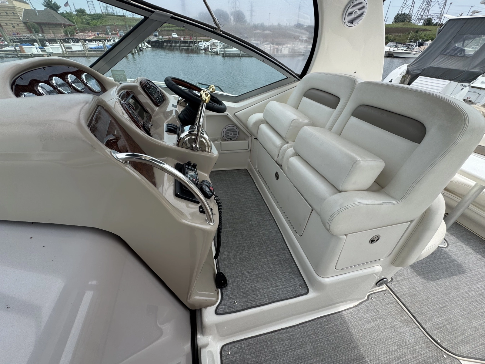 2004 Sea Ray 320 Sundancer