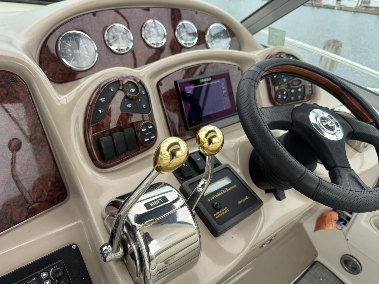 2004 Sea Ray 320 Sundancer