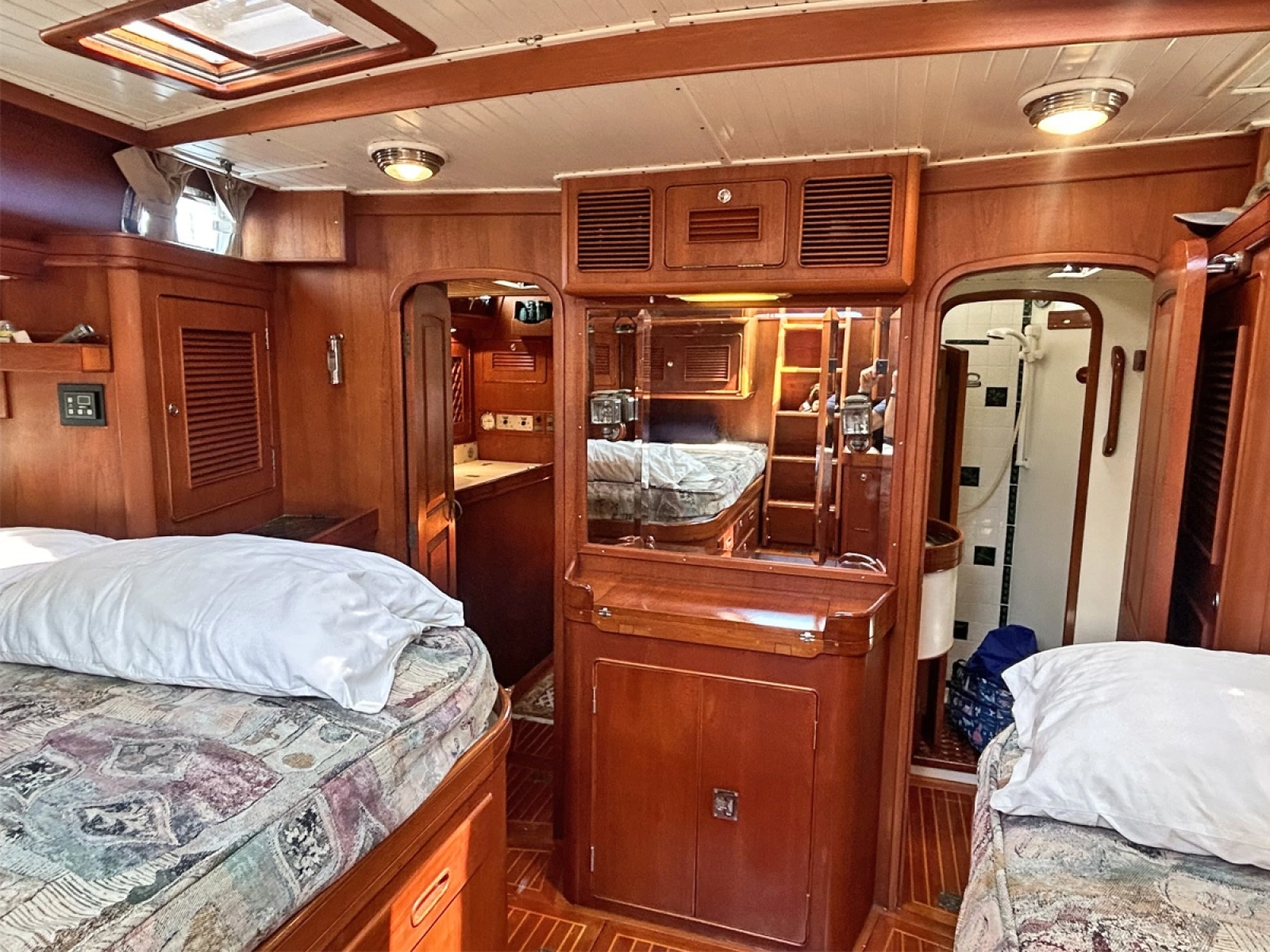 Owners Cabin Fwd
