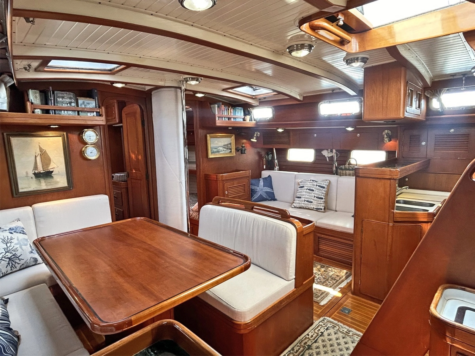 Main Salon Forward