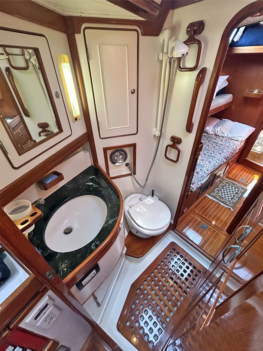 Starboard Guest Head