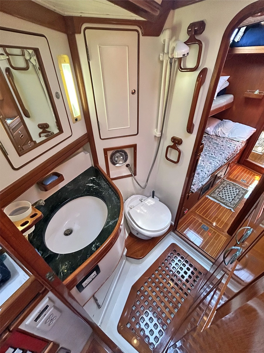 Starboard Guest Head