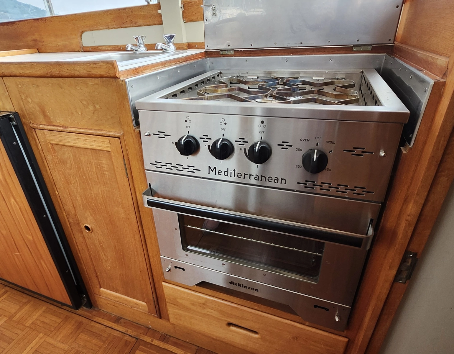 1974 Grand Banks 32