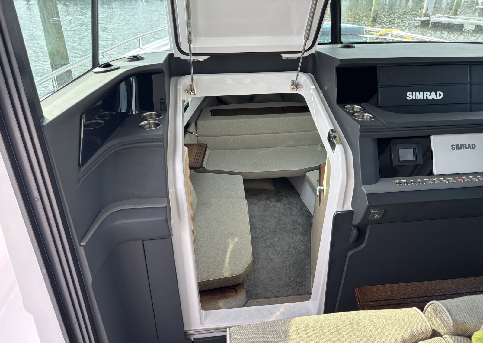 2023 Axopar 45 XC Cross Cabin