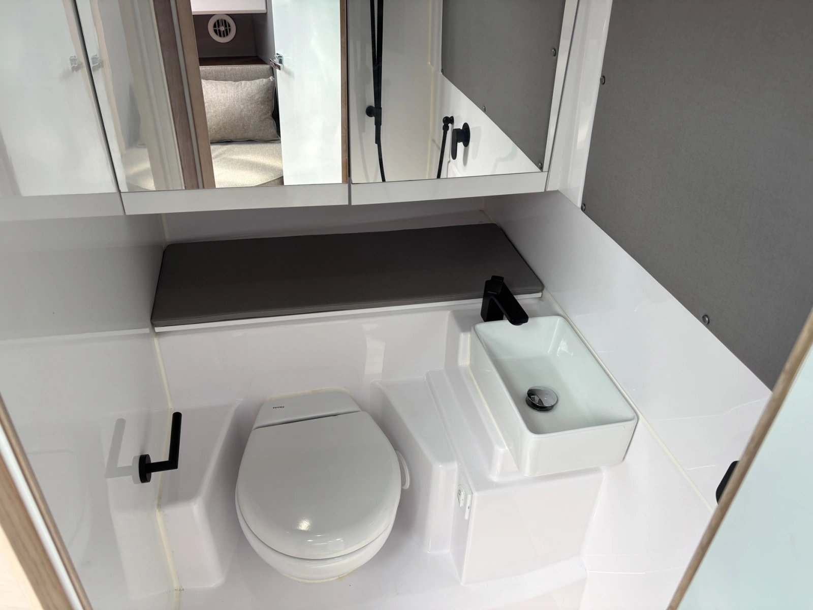 2023 Axopar 45 XC Cross Cabin