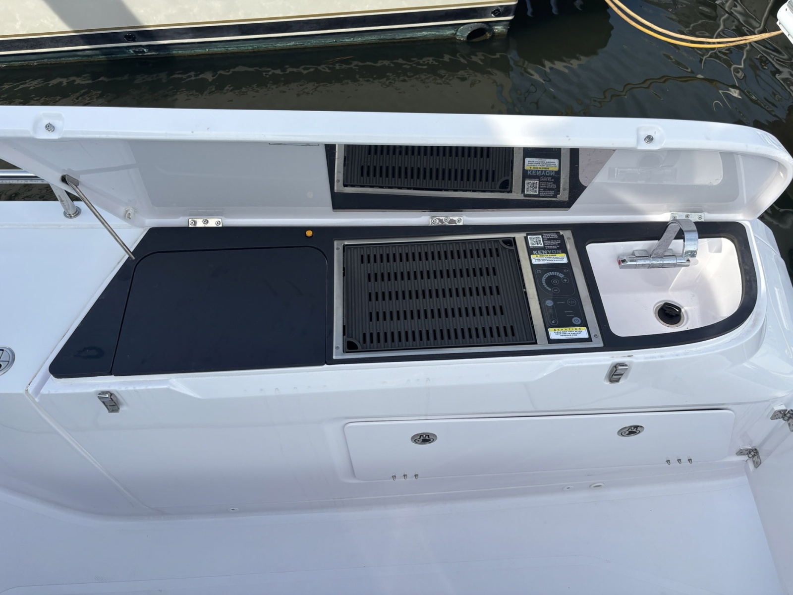 2023 Axopar 45 XC Cross Cabin