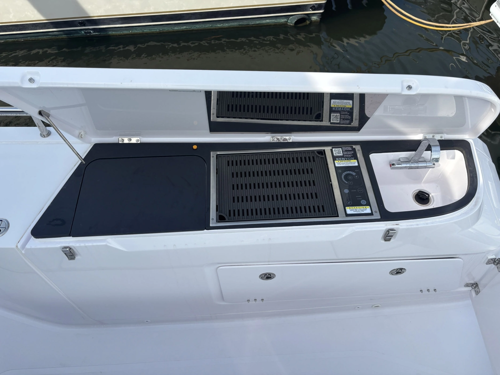 2023 Axopar 45 XC Cross Cabin