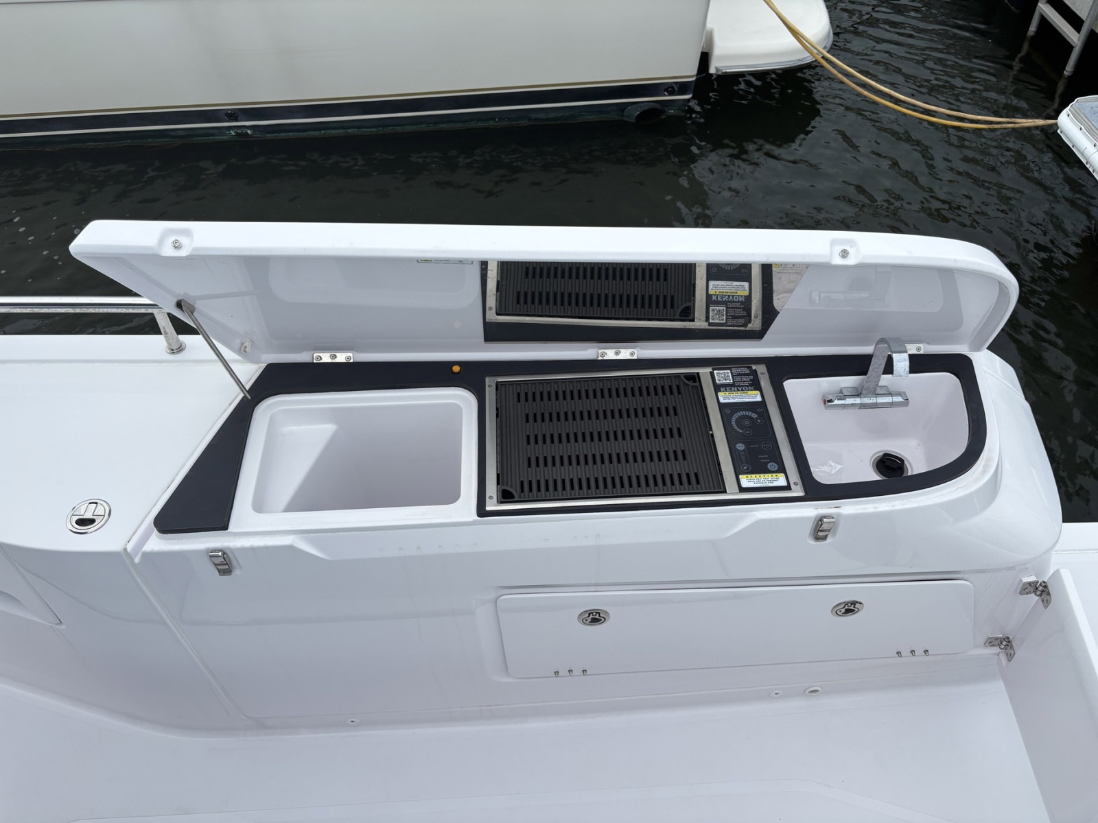 2023 Axopar 45 XC Cross Cabin