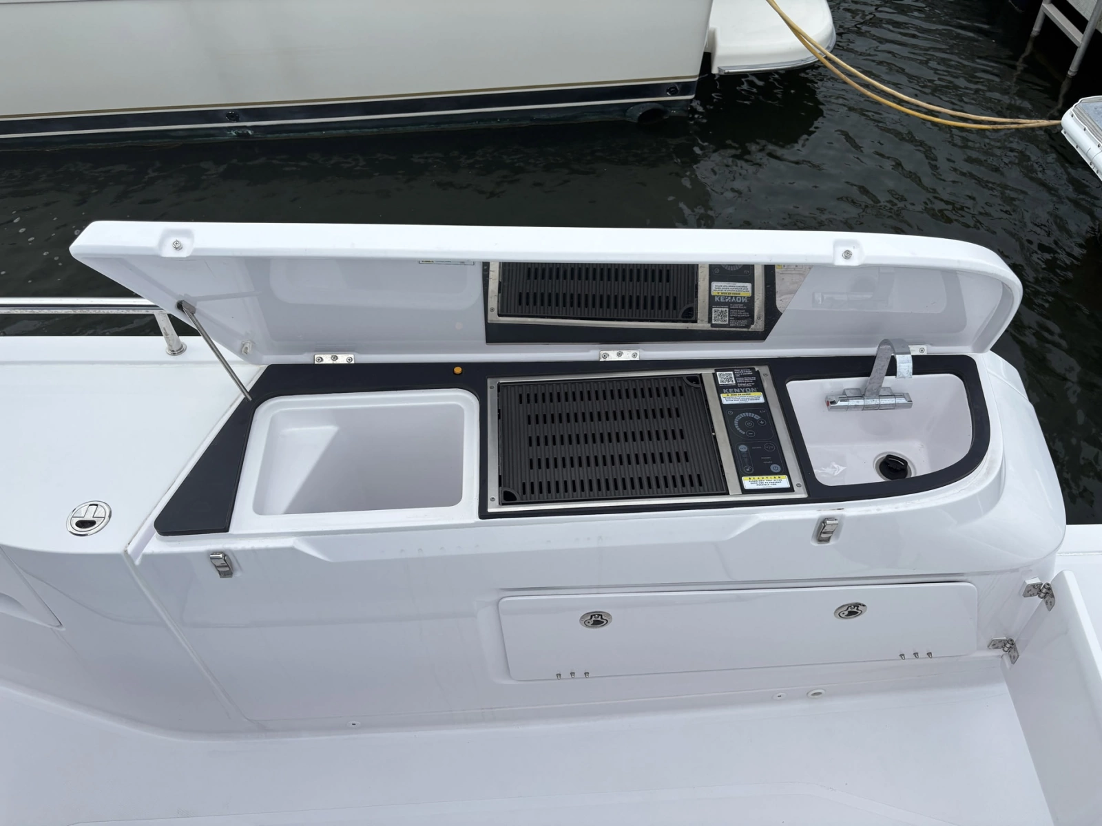 2023 Axopar 45 XC Cross Cabin