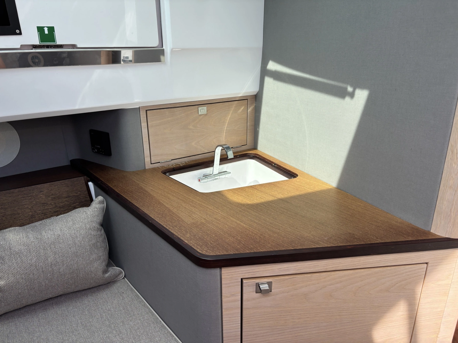 2023 Axopar 45 XC Cross Cabin