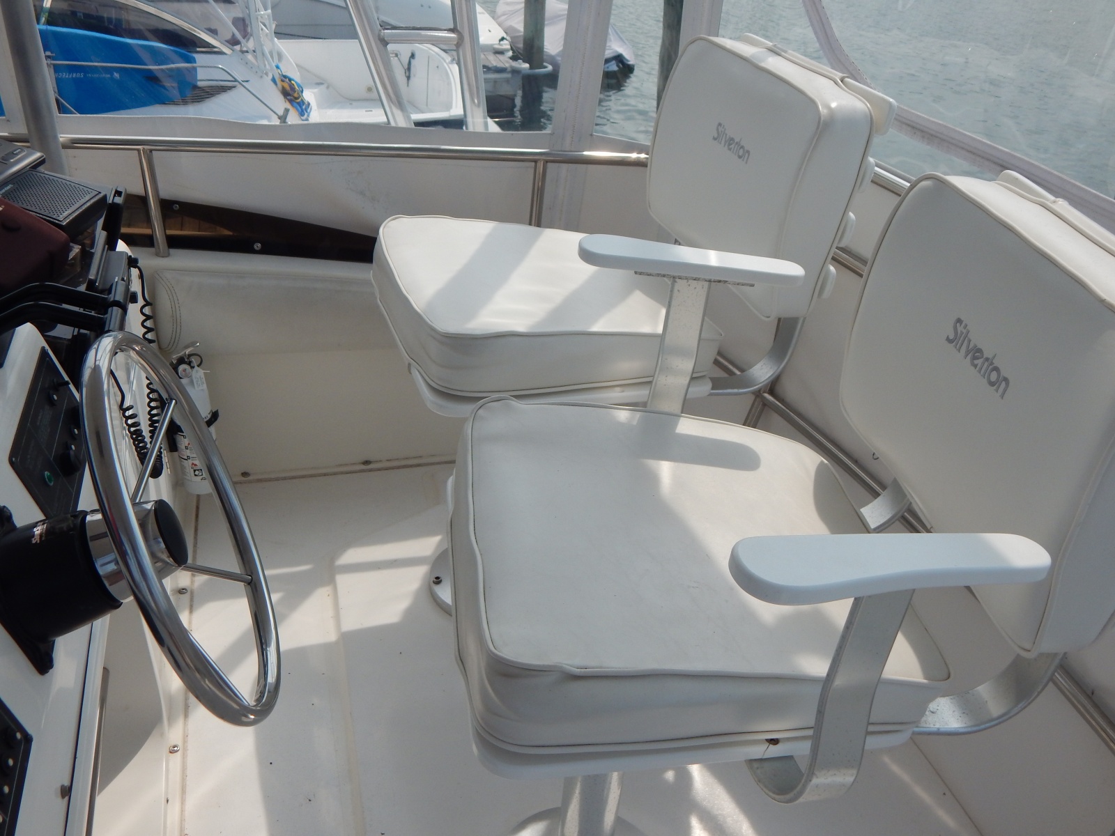 1996 Silverton 37 Convertible