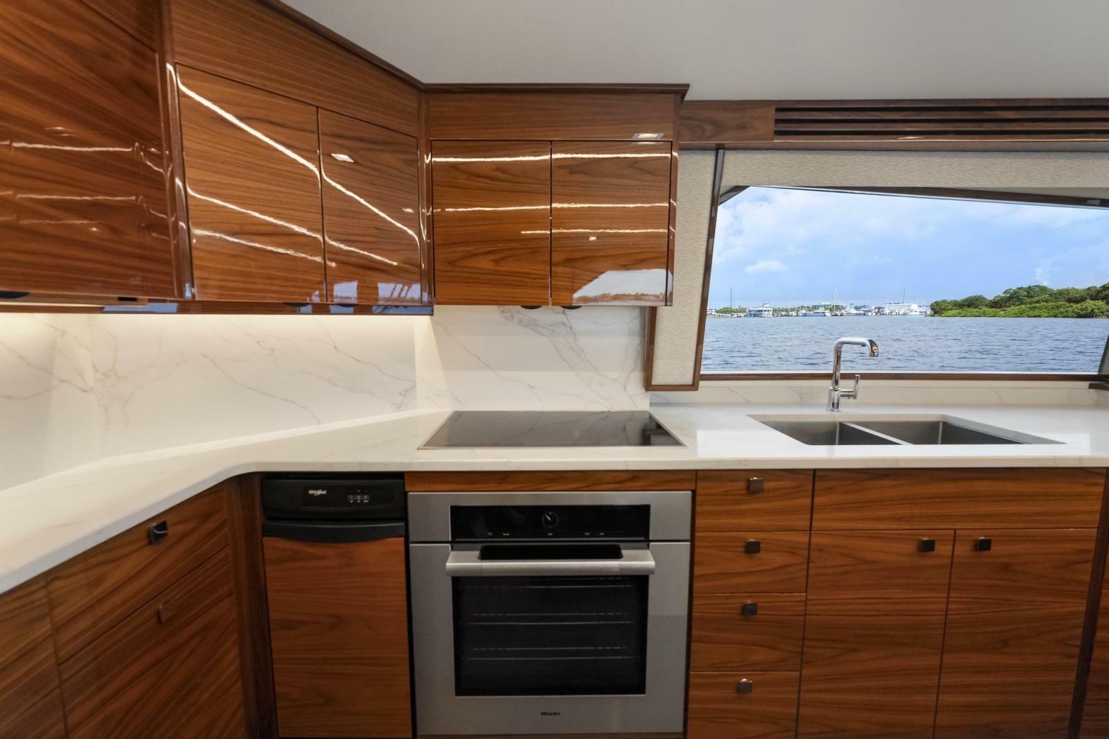 2026 Viking 82 Enclosed Bridge