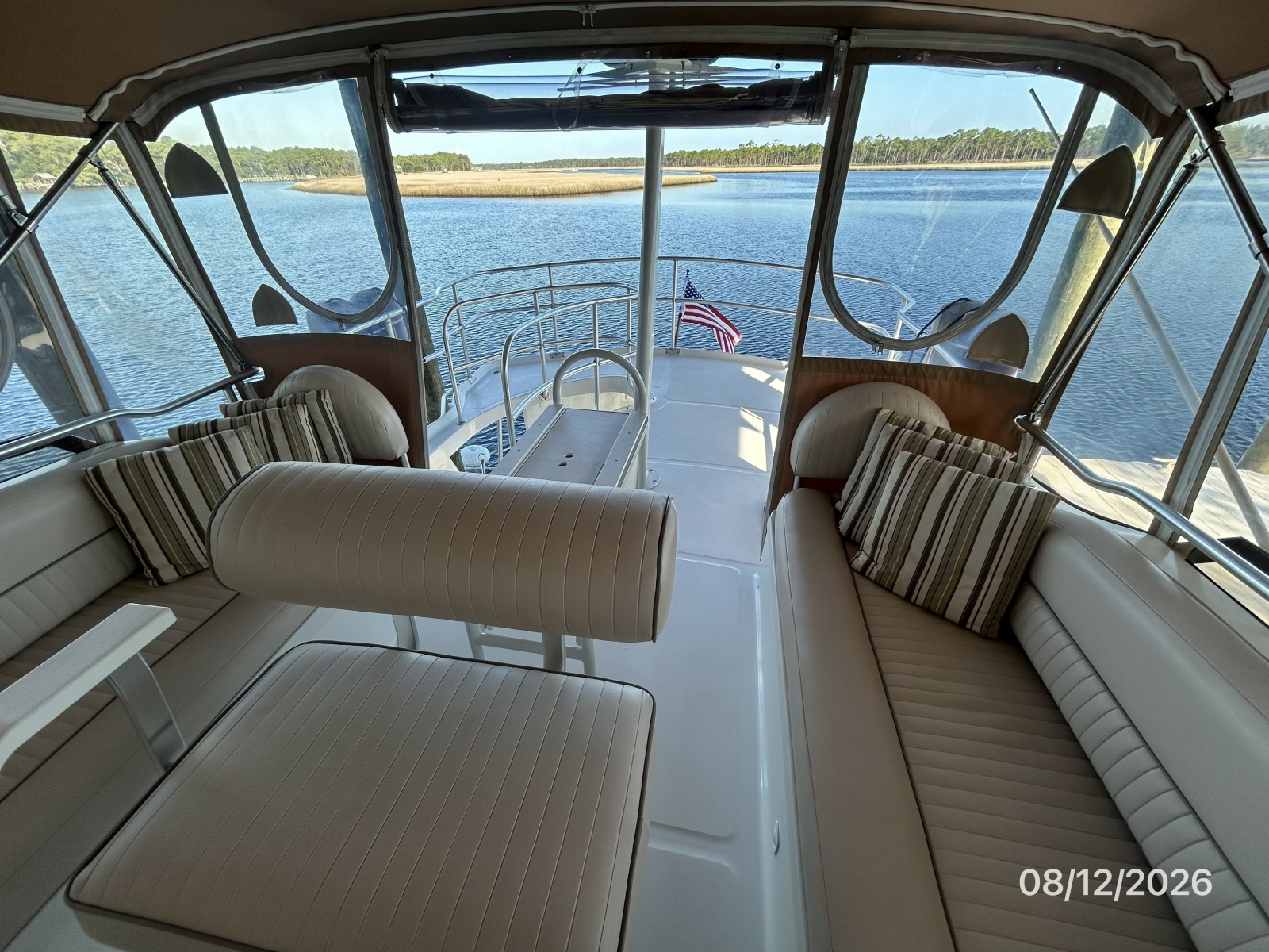 39' Mainship flybridge aft
