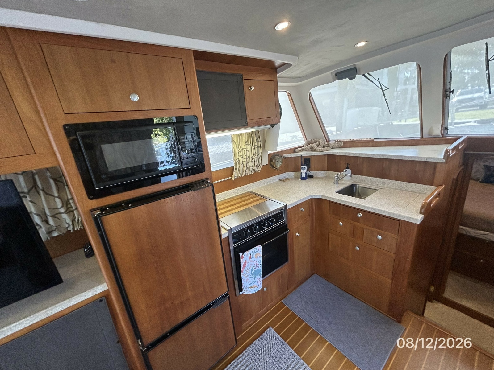 39' Mainship galley