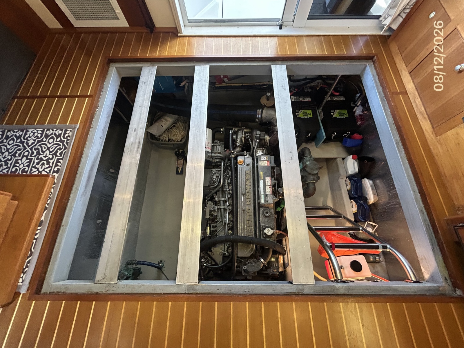 39' Mainship engine room access