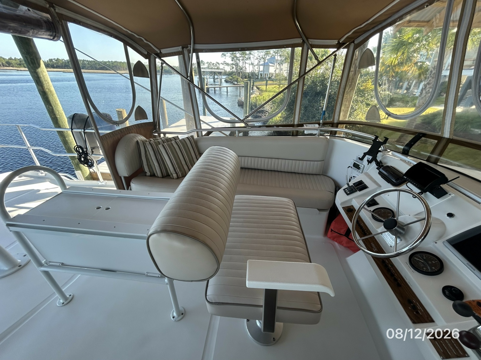 39' Mainship flybridge port