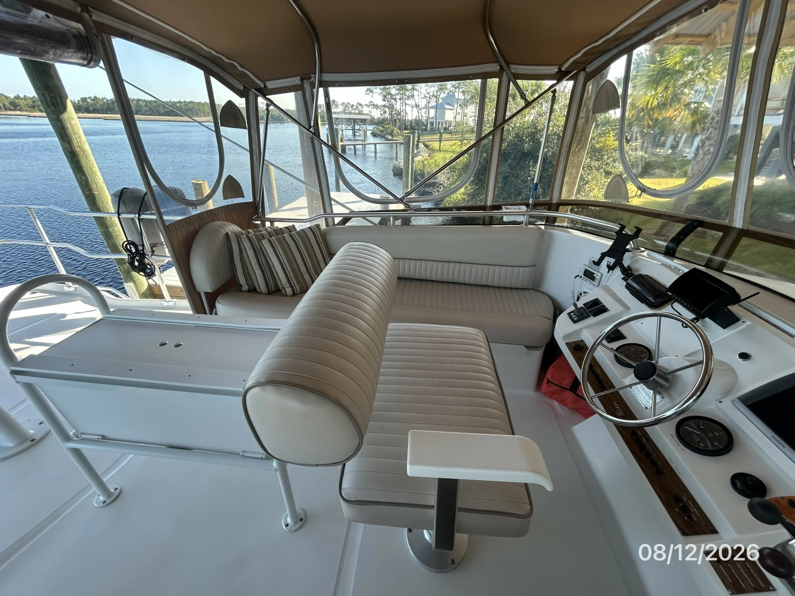 39' Mainship flybridge port