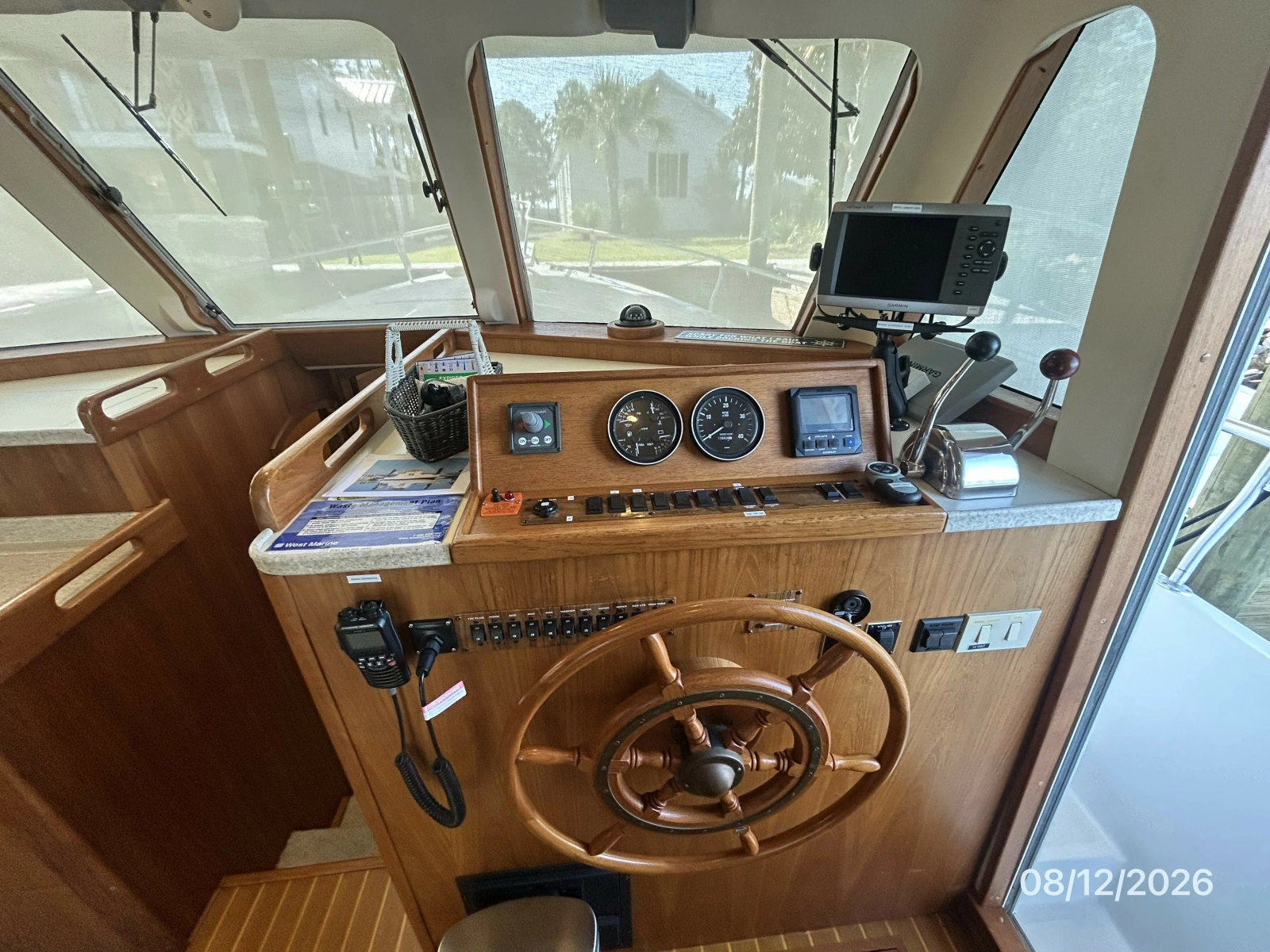 39' Mainship lower helm2