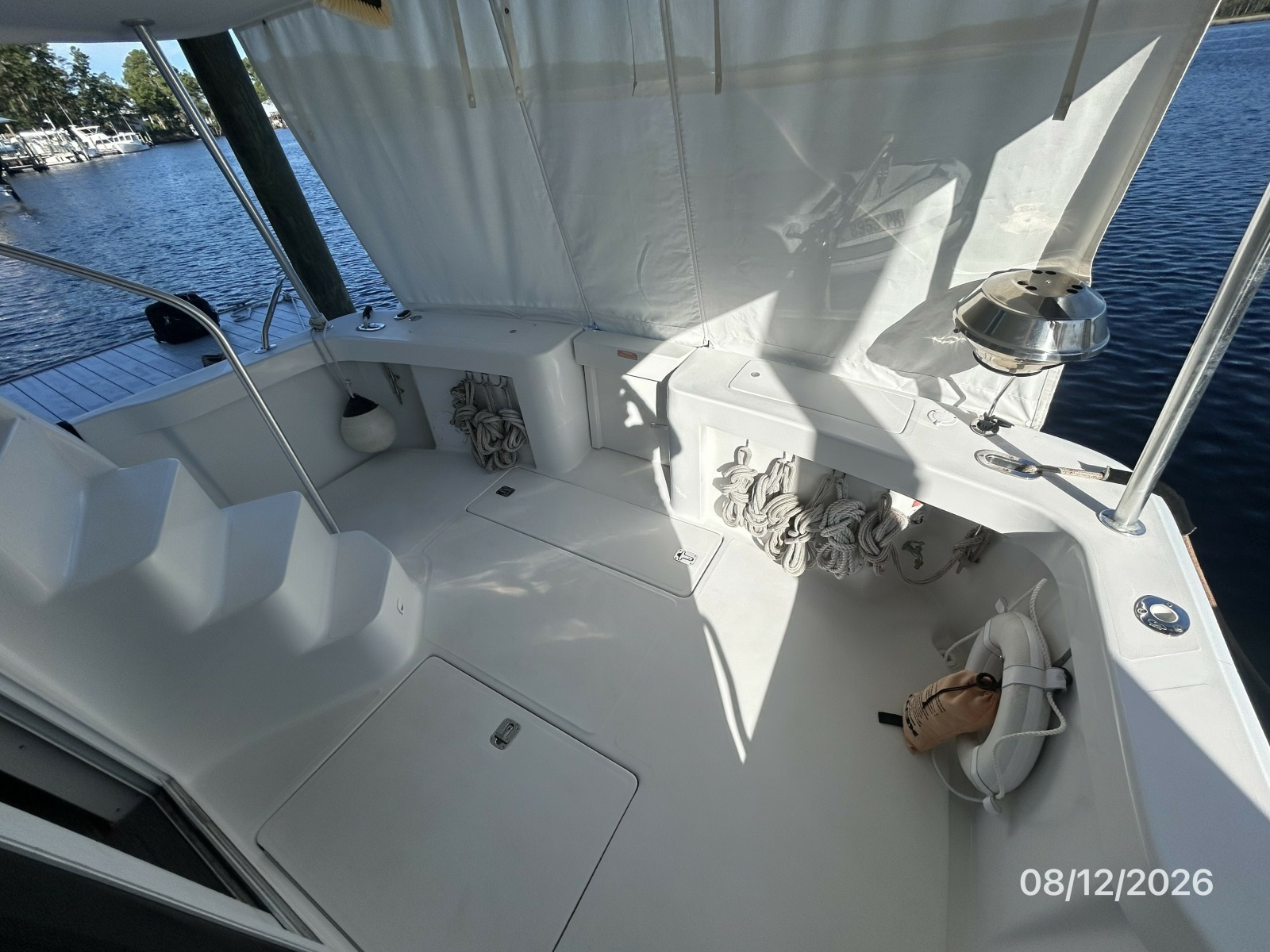 39' Mainship aftdeck1