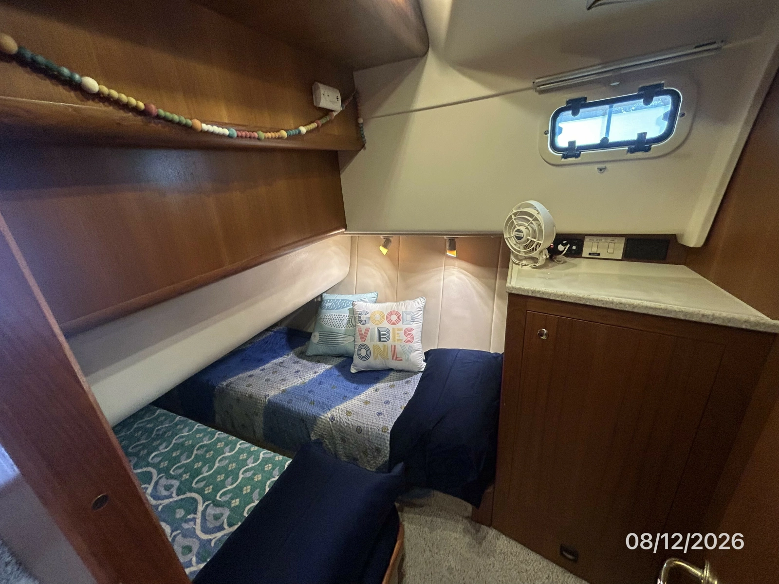 39' Mainship guest stateroom
