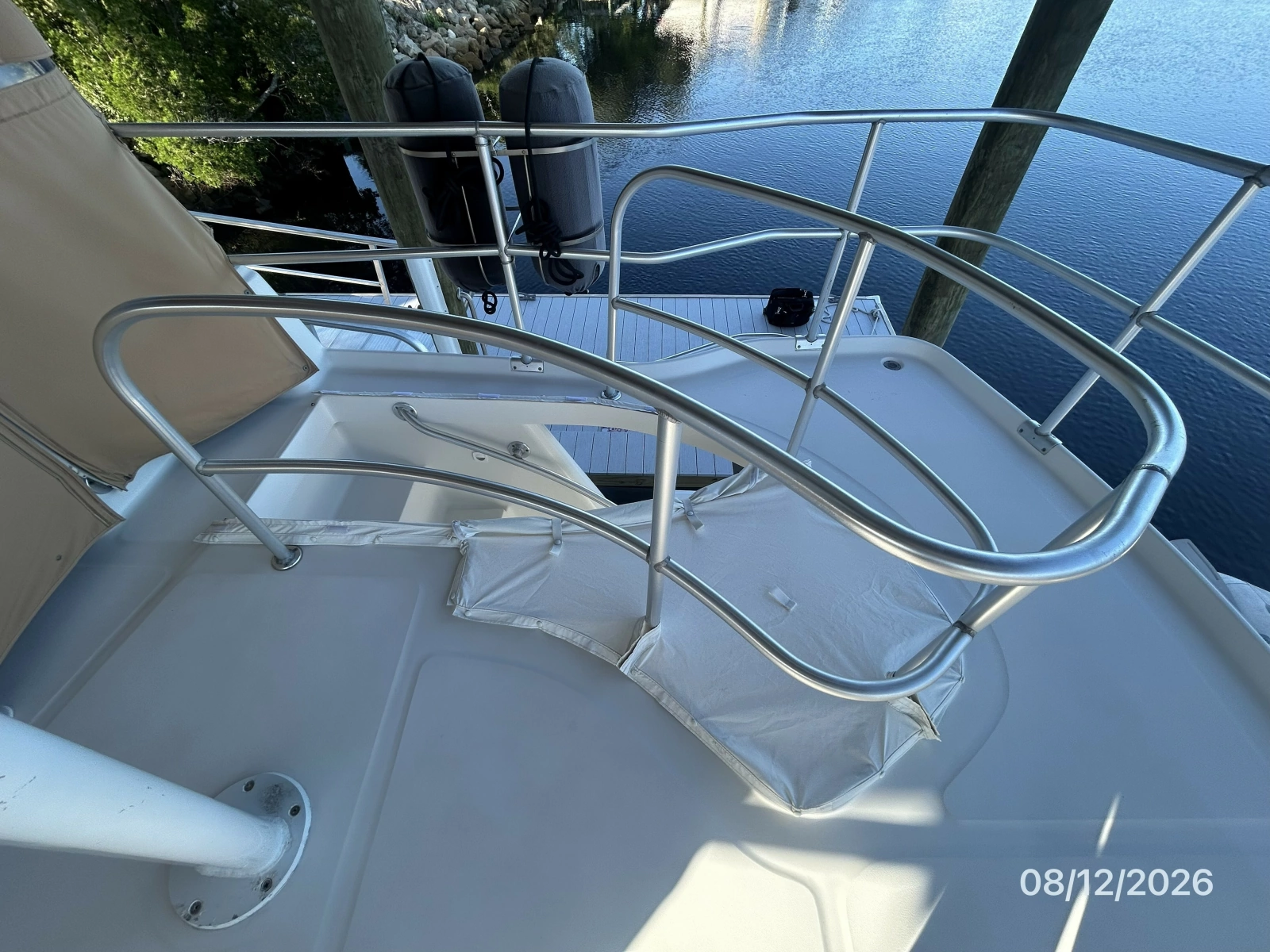 39' Mainship flybridge-aftdeck stairs cover1