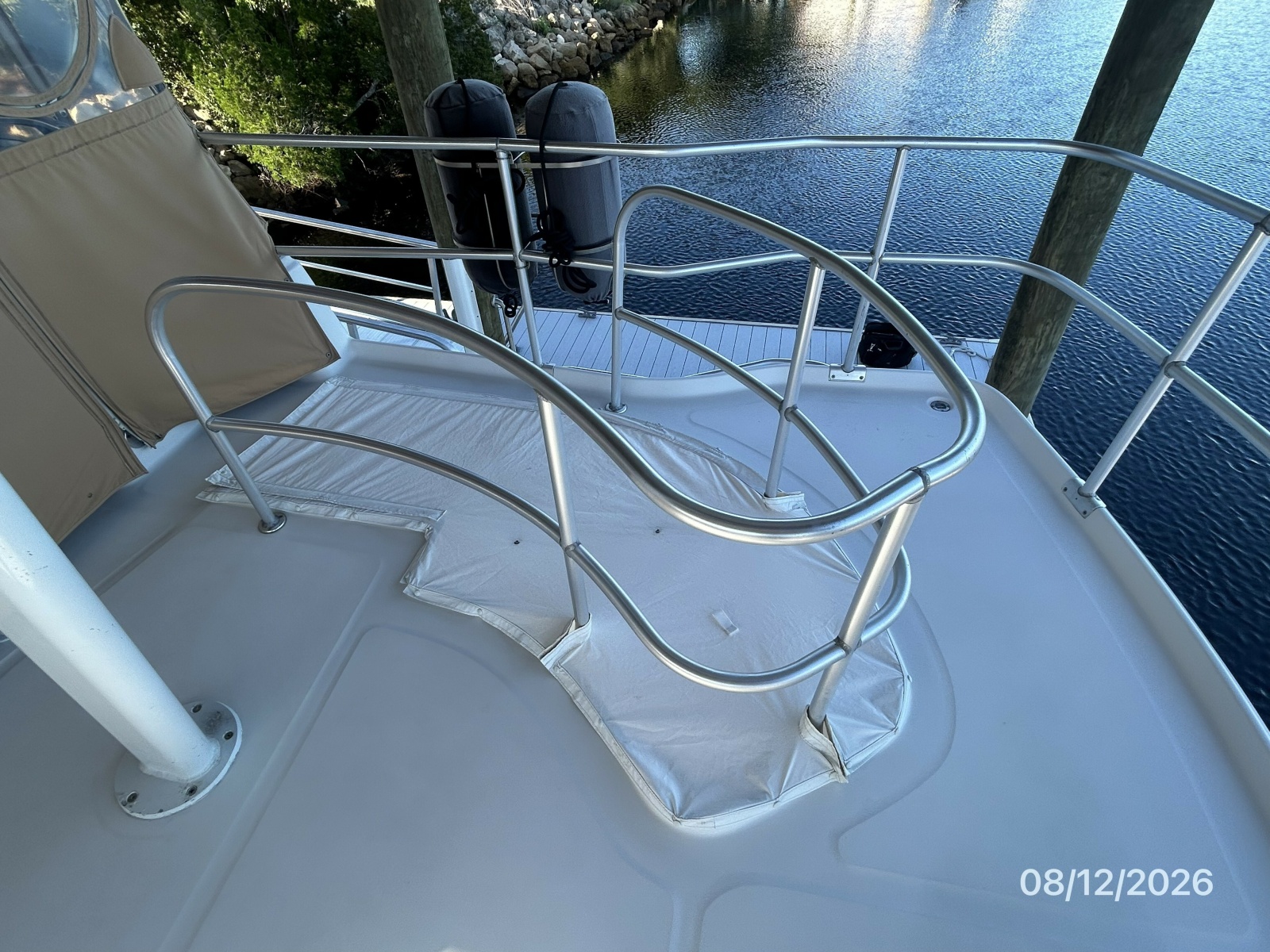 39' Mainship flybridge-aftdeck stairs cover2