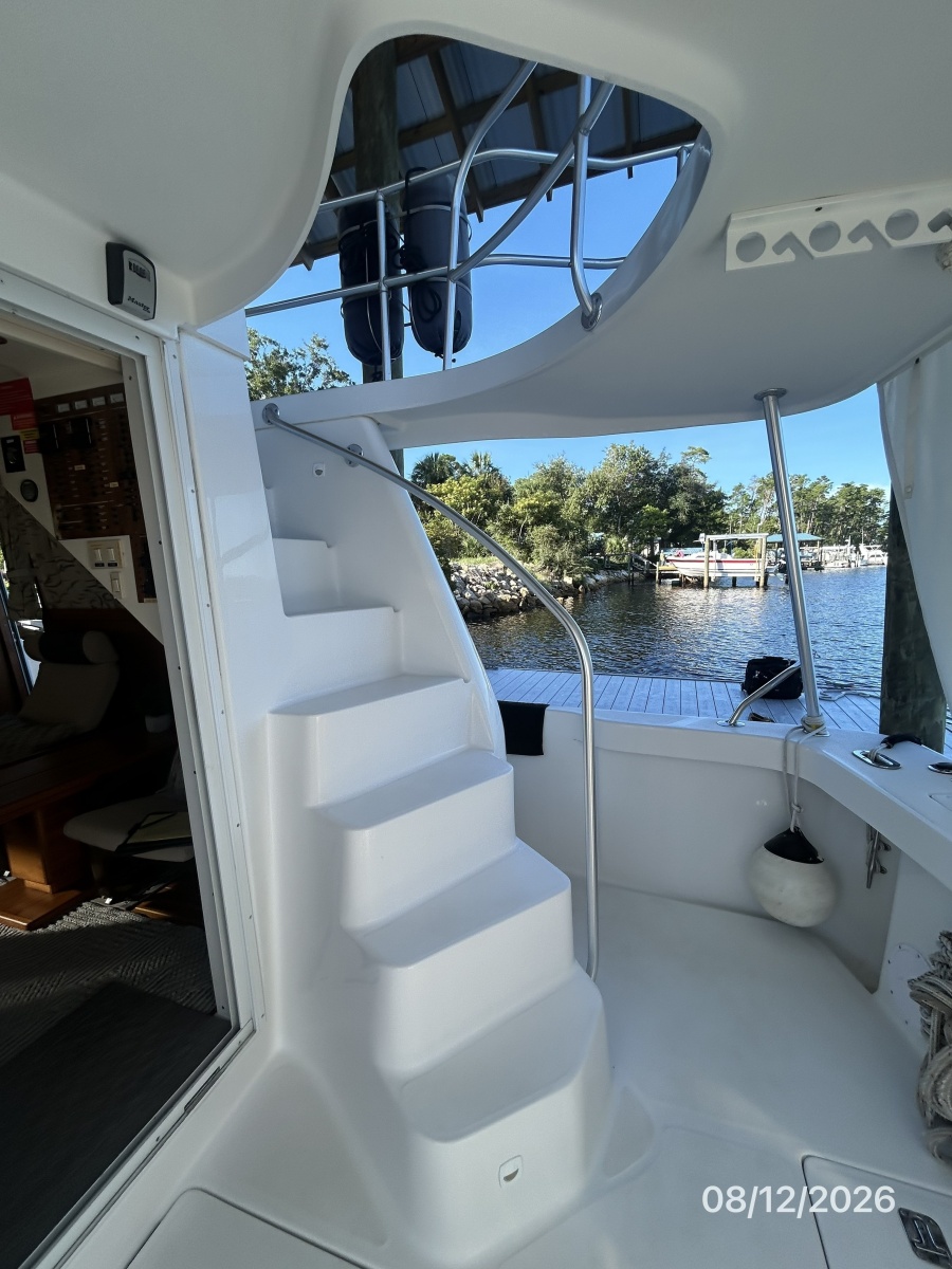 39' Mainship aftdeck-flybridge stairs