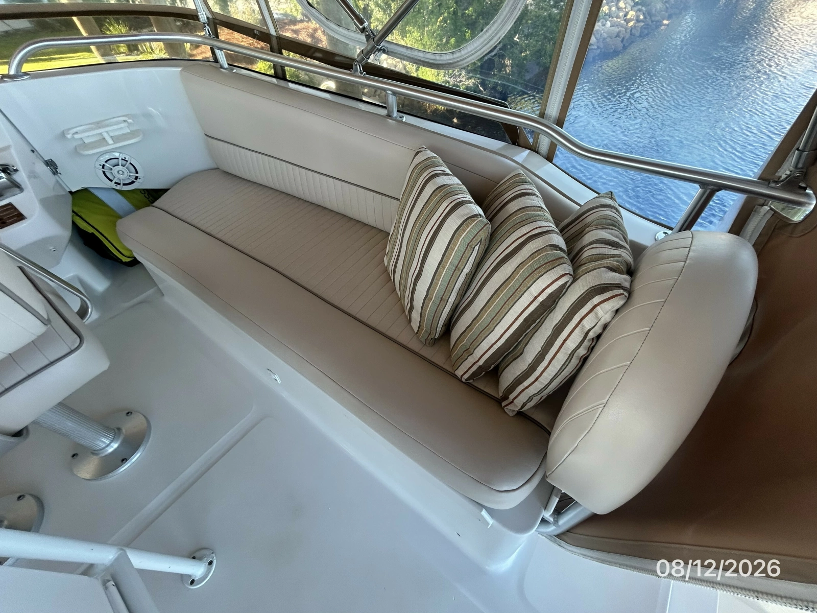 39' Mainship flybridge starboard seating