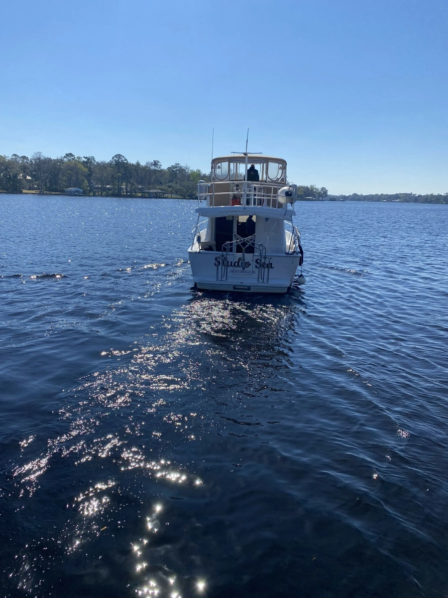 39' Mainship aft profile