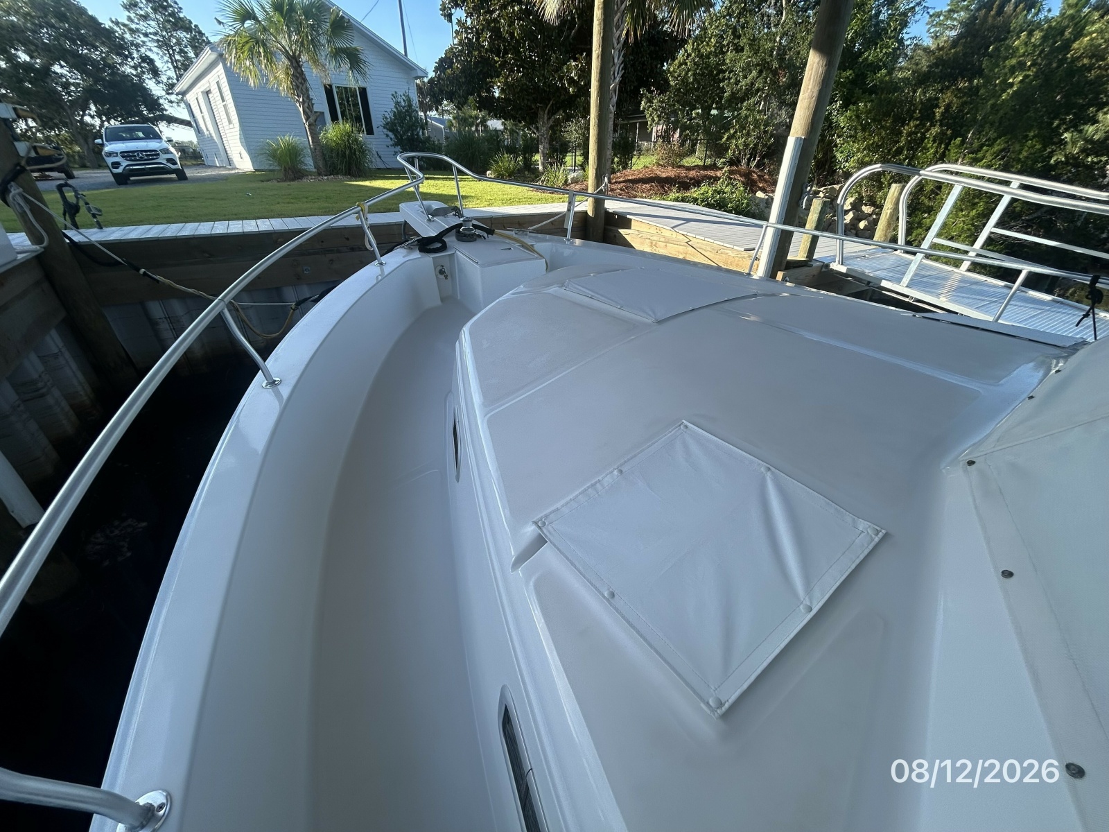 39' Mainship foredeck2