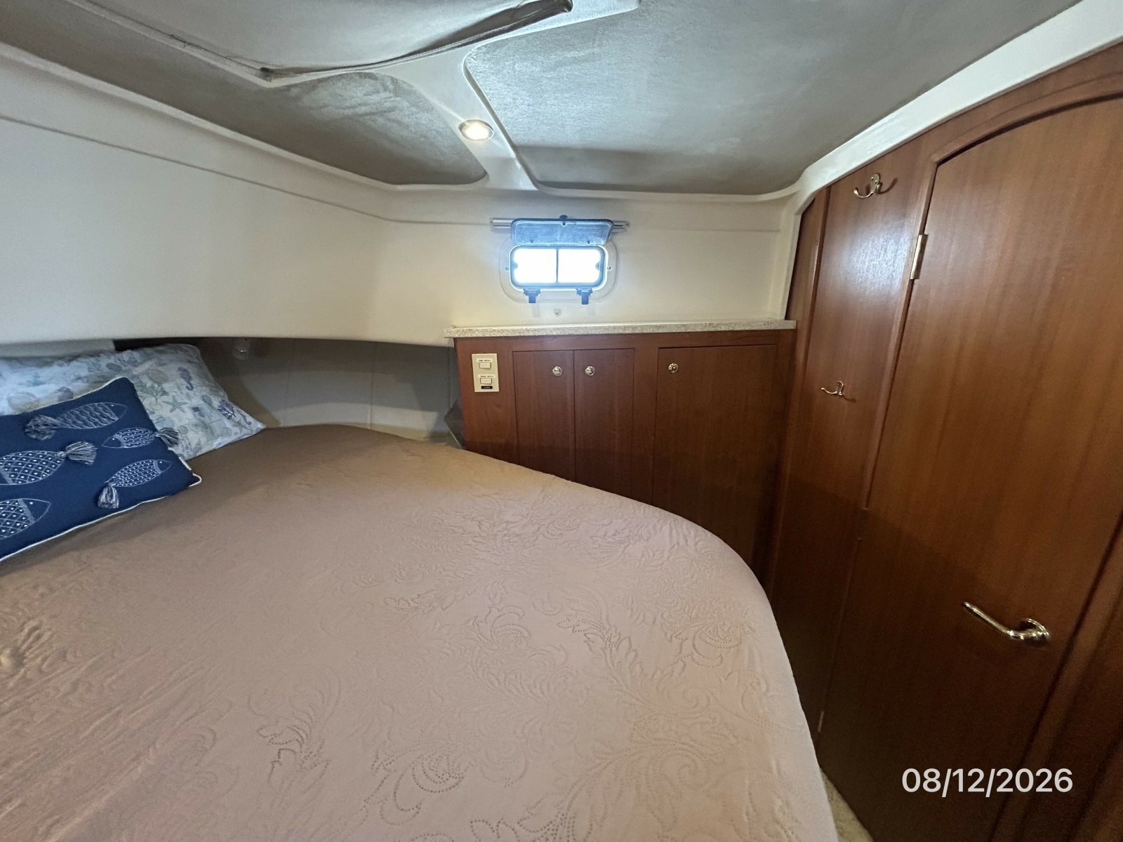39' Mainship master stateroom starboard