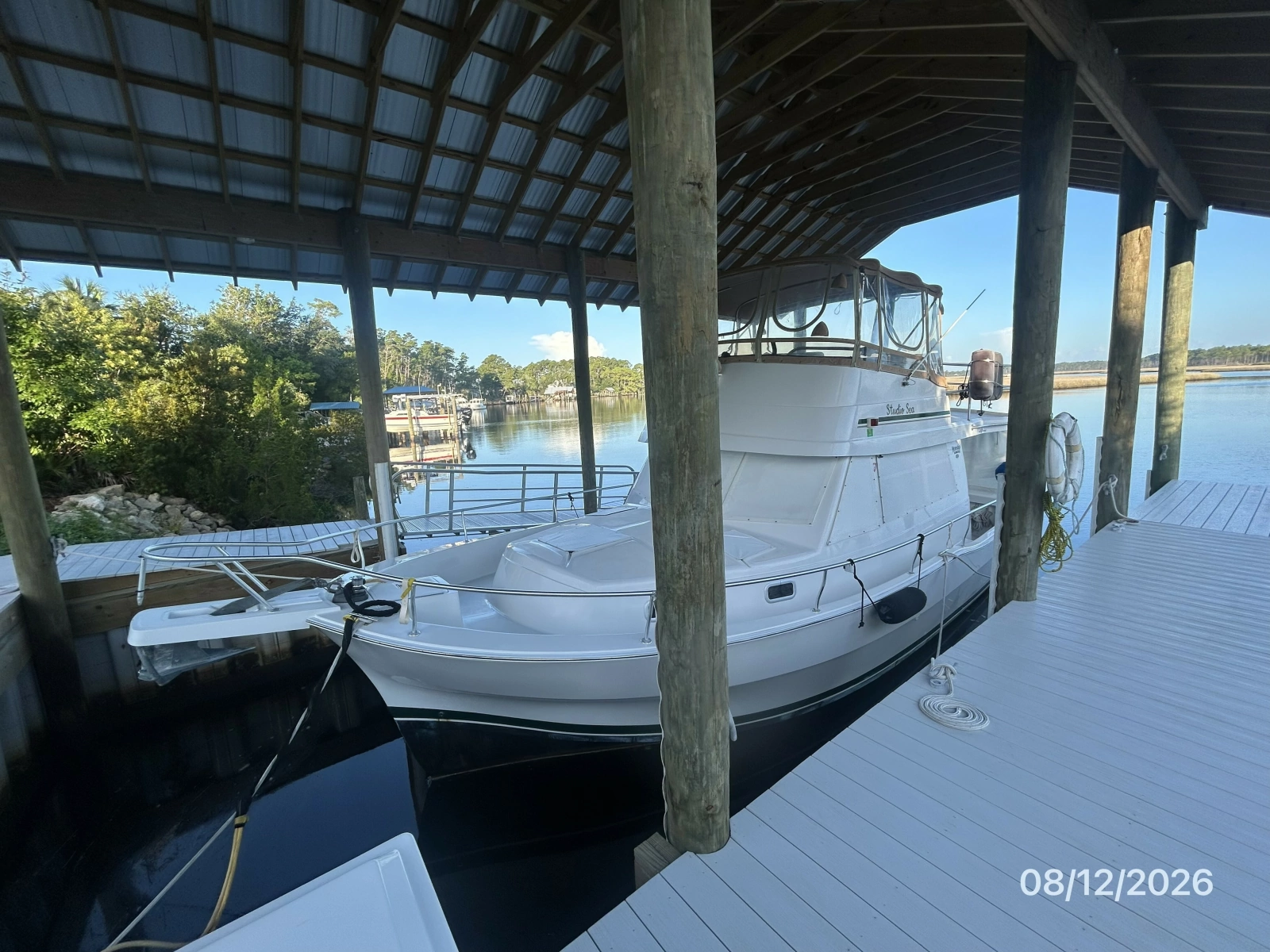 39' Mainship port forward profile