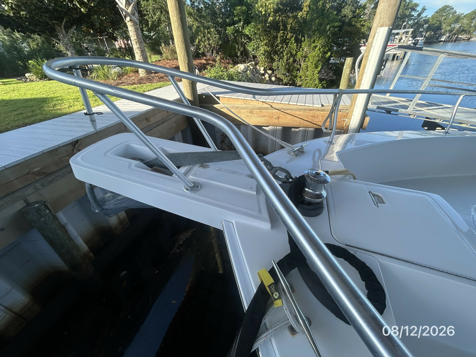 39' Mainship anchor windlass1
