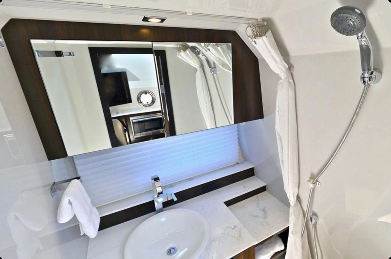 2021 Cruisers Yachts 42 GLS OB