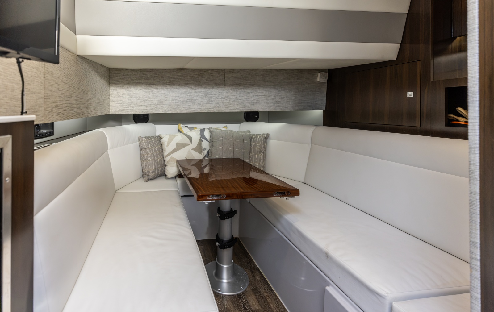 2021 Cruisers Yachts 42 GLS OB