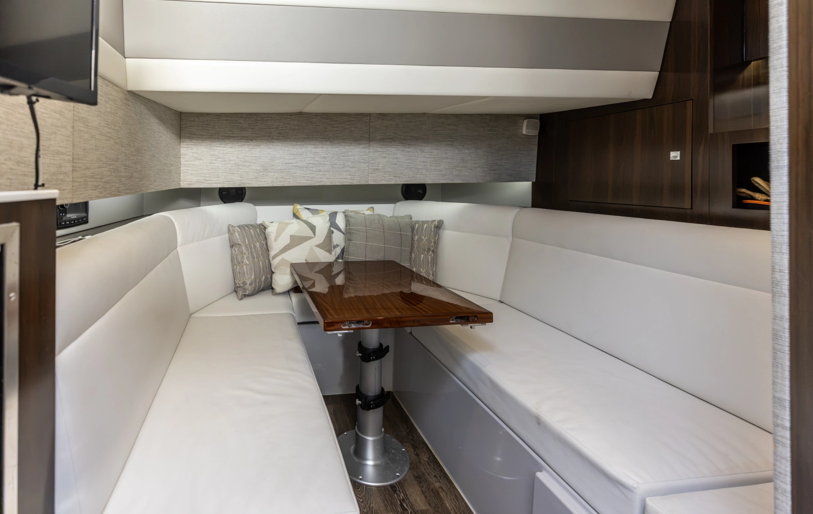 2021 Cruisers Yachts 42 GLS OB