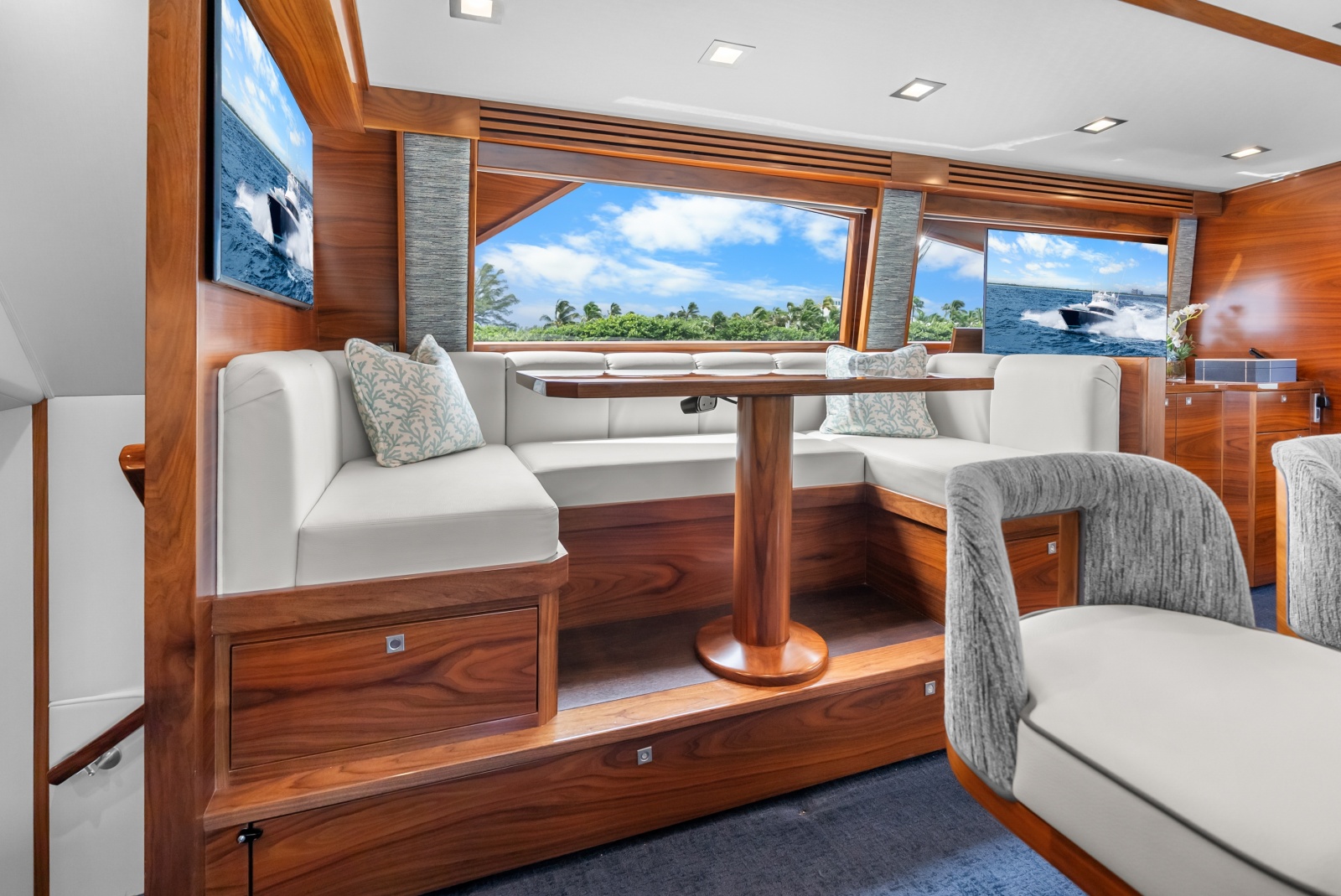 2024 Viking 72 Convertible